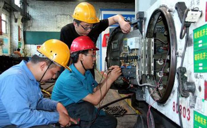 儀表大拿在帶電修理儀表-http://rjxysw.com/tech/1230.html