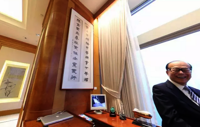 李嘉誠(chéng)辦公室懸掛的對(duì)聯(lián)