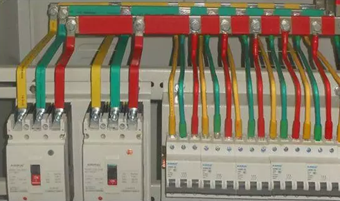 黃色導(dǎo)線用于三相電路的A相