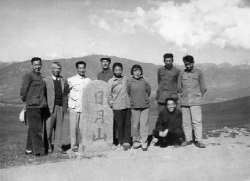 李慕愚與青海機戒廳同志合影